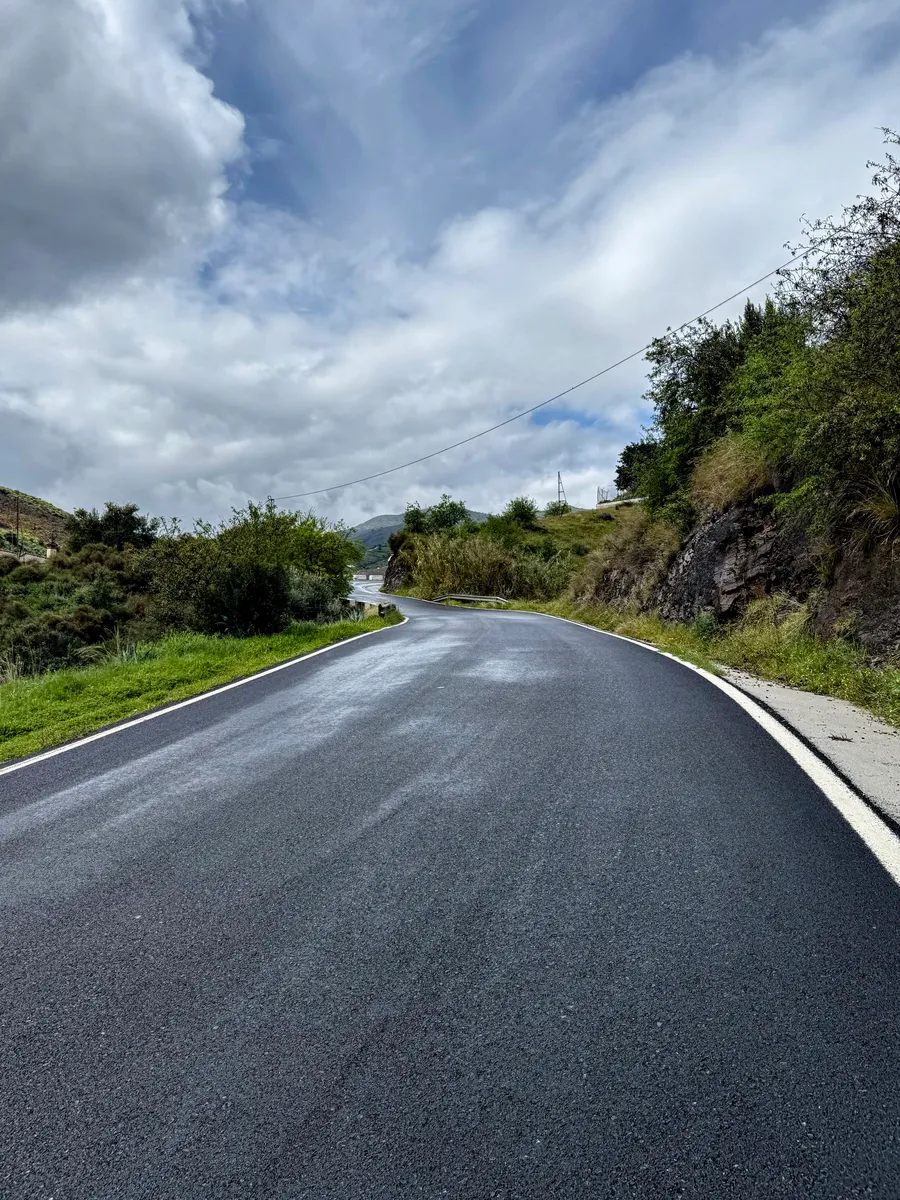 Road through El Borge