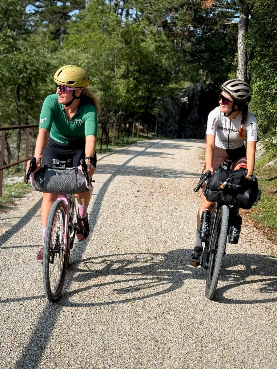 Flo and Fiore watching the sights