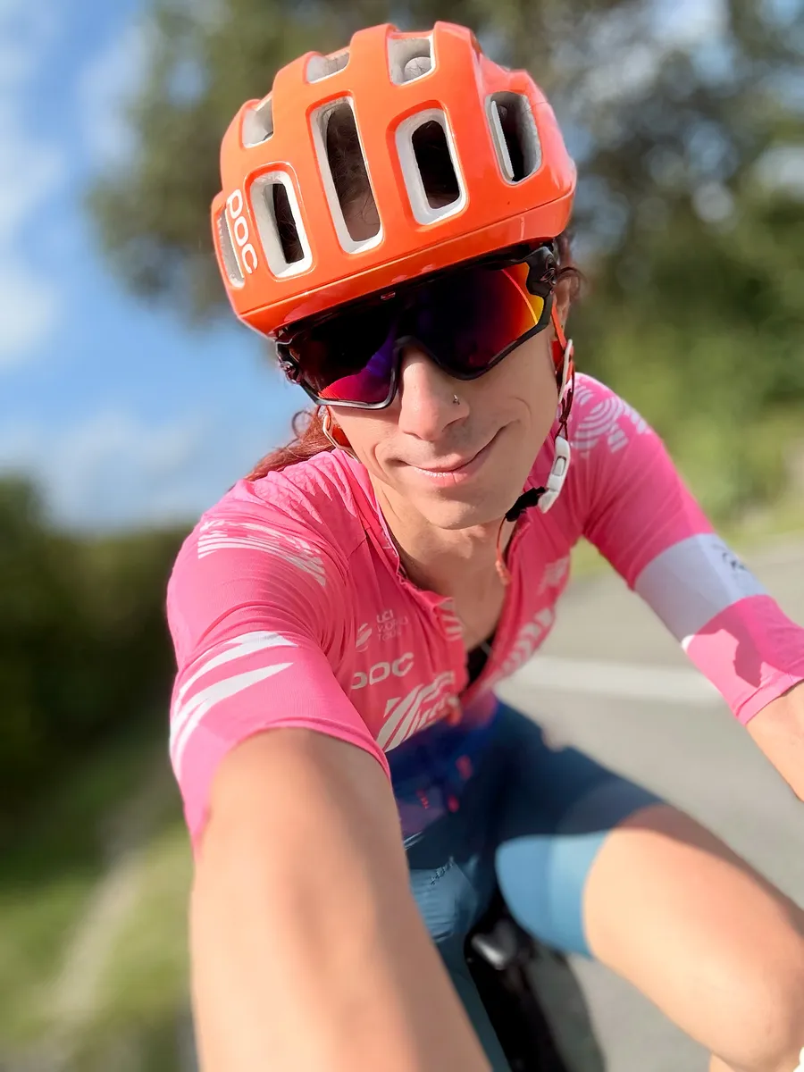 Road climbing. Happy Pati